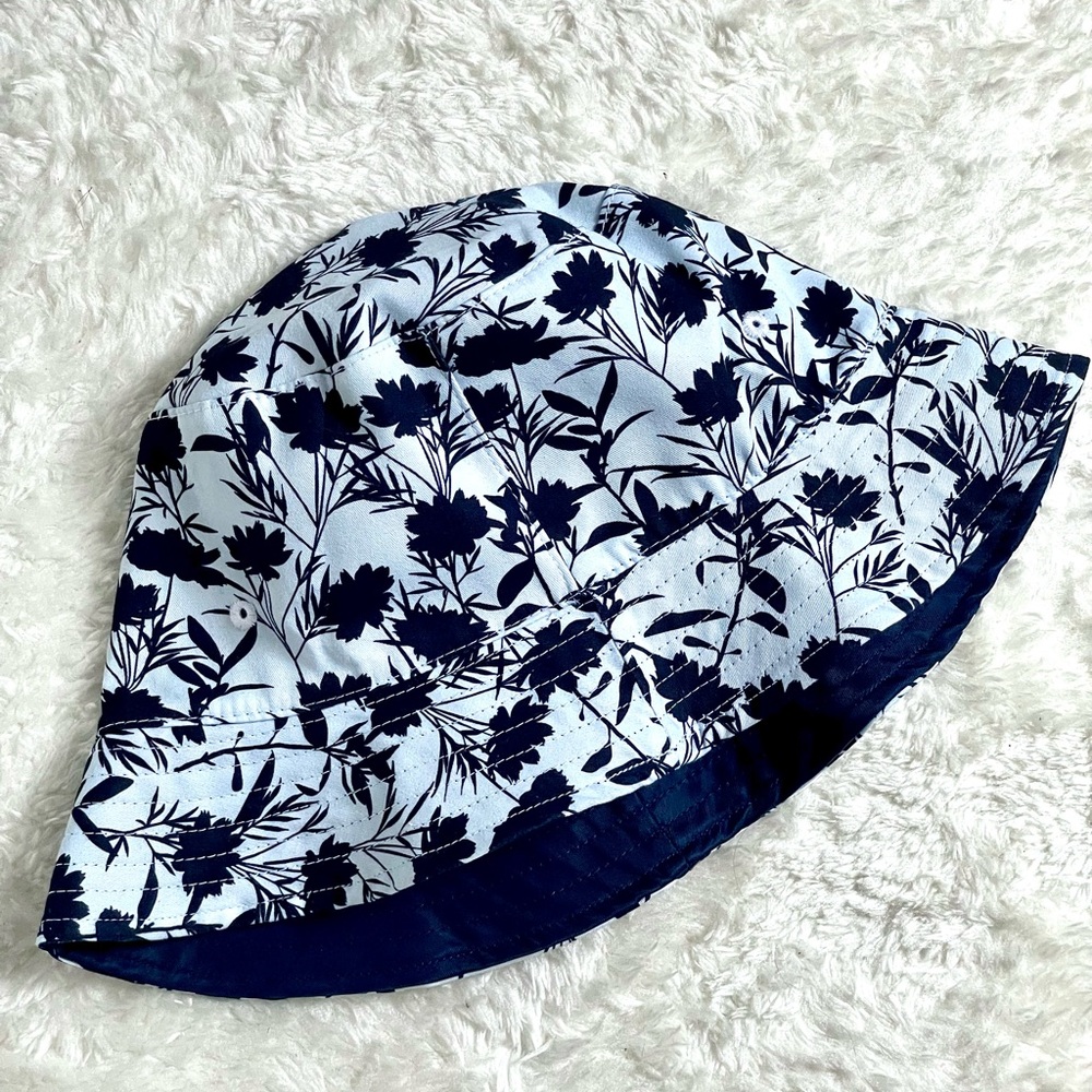 NWOT Steve Madden Reversible Bucket Hat Blue White Floral OS